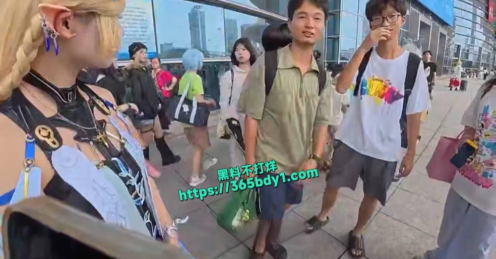 湖北武汉漫展男子揭露卖笔骗局3