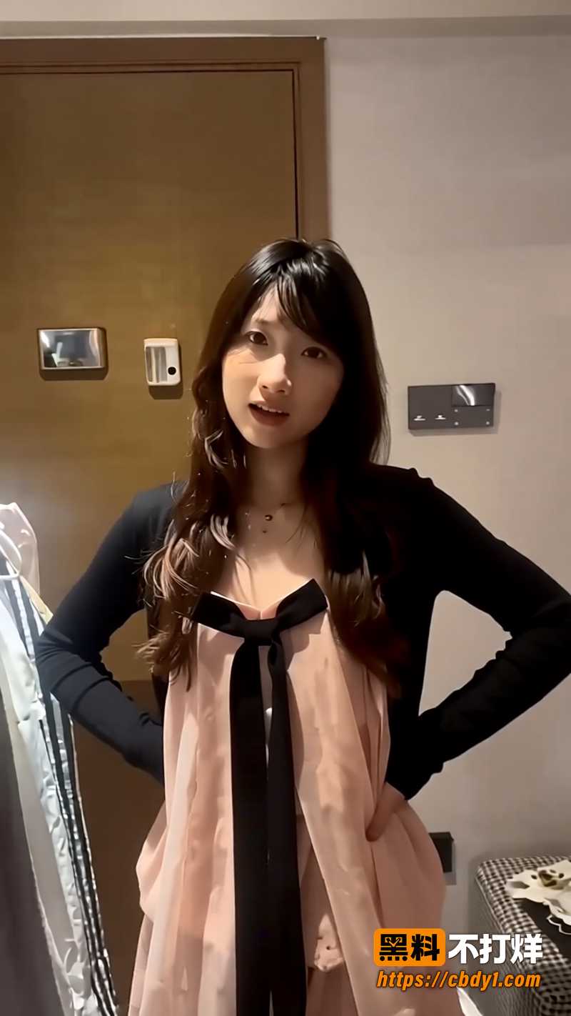 小KK镜前自拍俯身伺候肉棒2