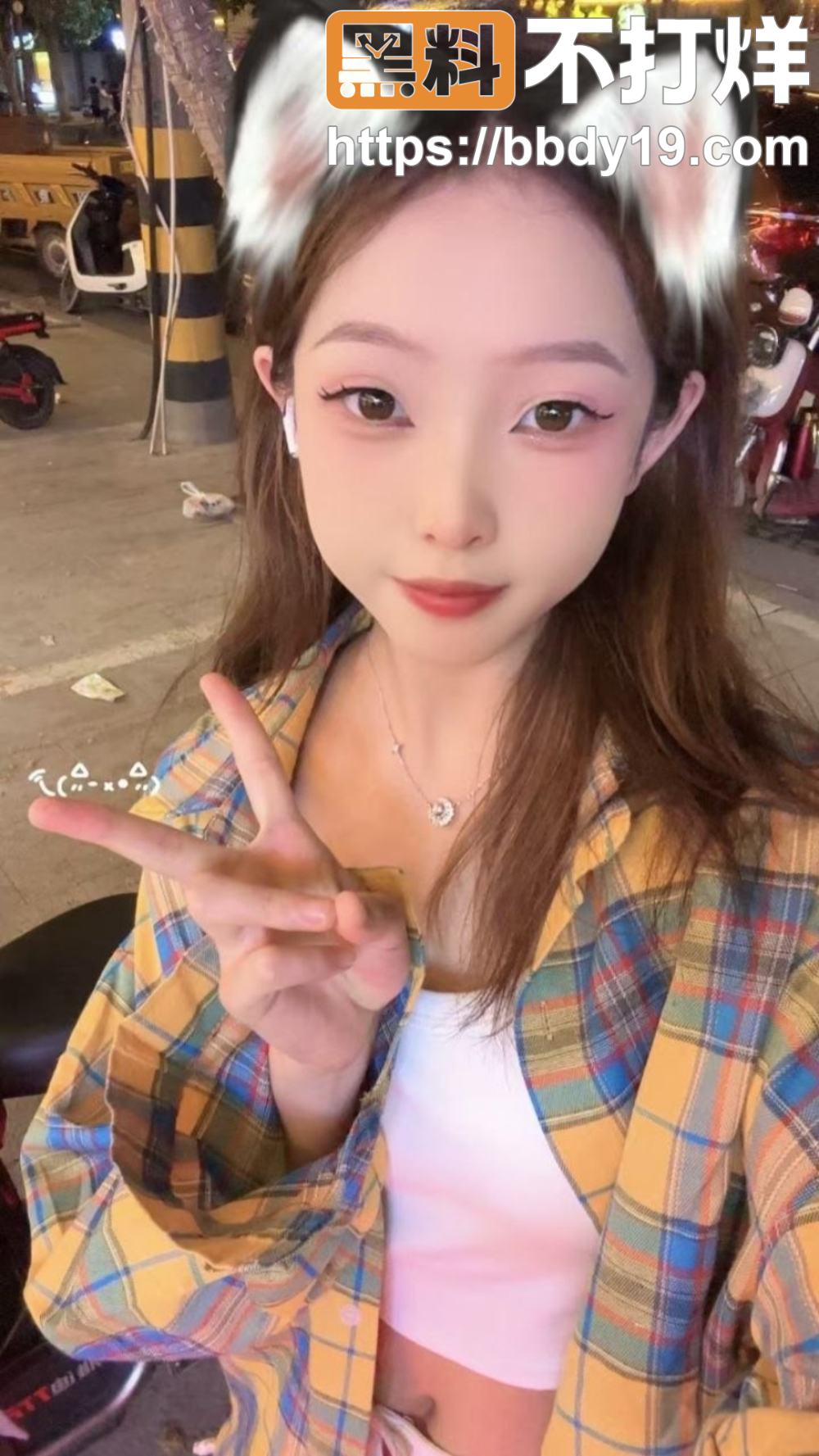 贫乳反差女神苏小寒 不雅照片流出 表面清纯阳光 背地里居然是个摇尾乞怜别人操她的小母狗2