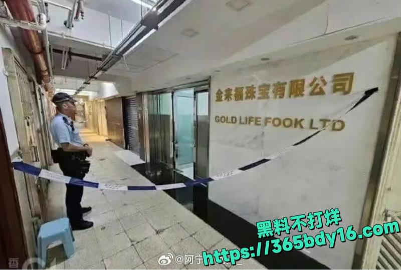 17悍匪抢走65公斤黄金1.