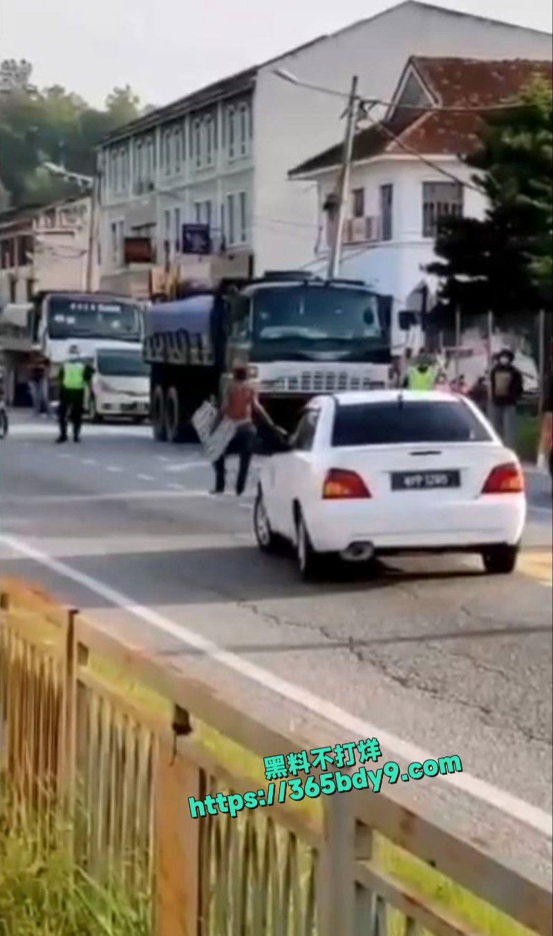 马来西亚疯子闹警局3