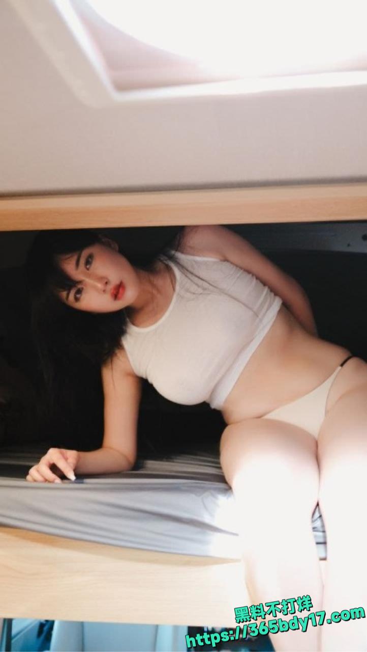 Fantrie丰乳肥臀视频1.
