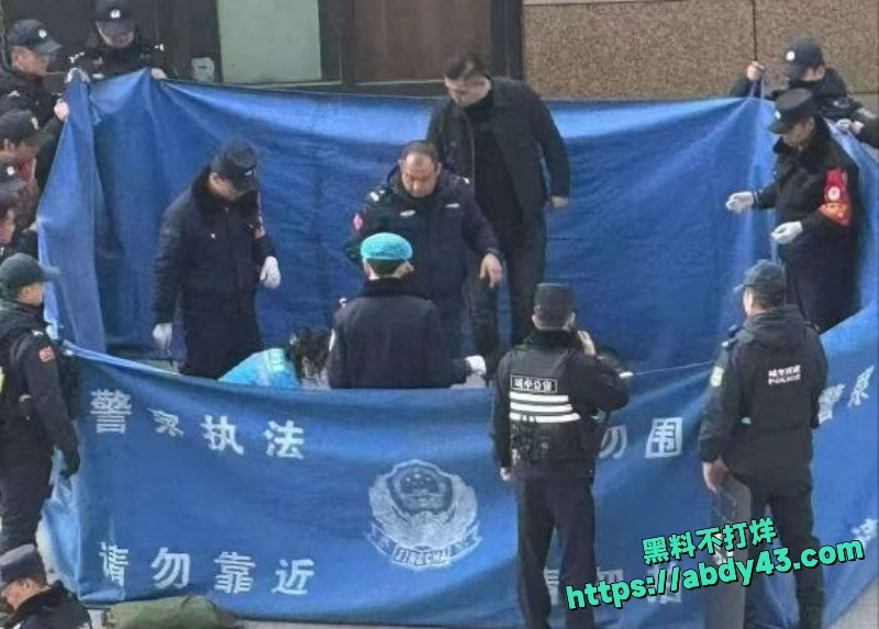 青海西宁城北区南门体育馆持刀伤人2