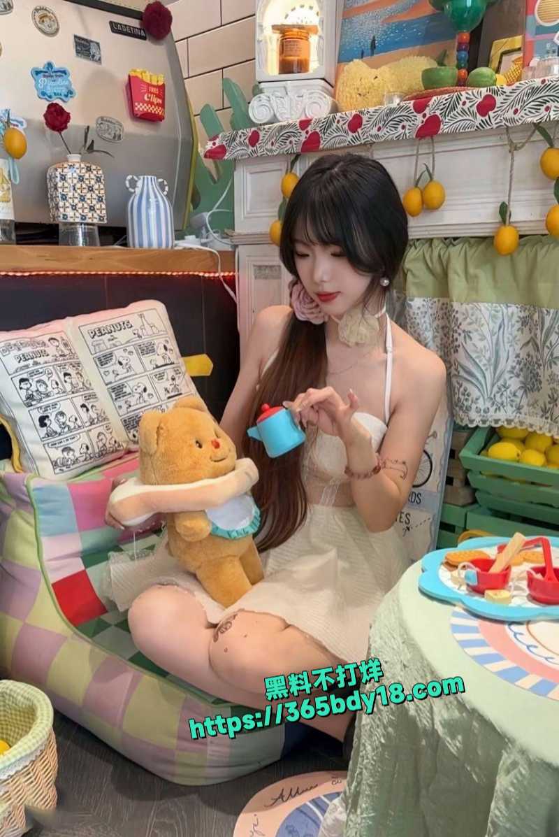 禁欲系高中反差婊子大尺度视频流出 4