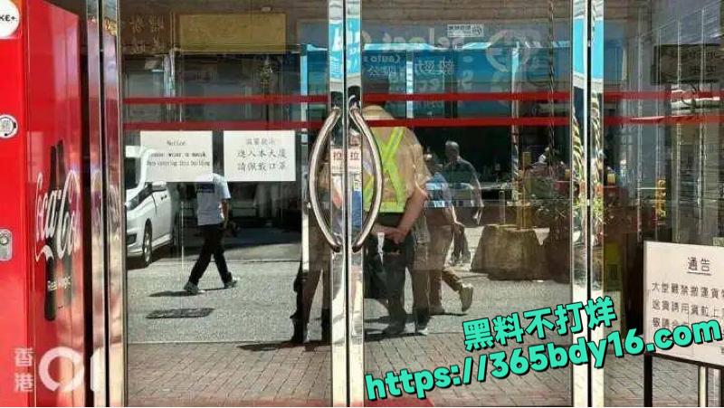 17悍匪抢走65公斤黄金2.