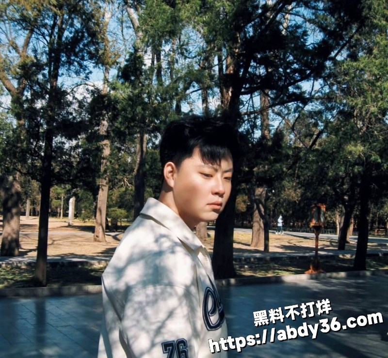 白皮腹肌猛男出租屋狂干黑皮壮汉 深喉巨屌后骑乘狂摇 最后无套爆操到高潮喷射4