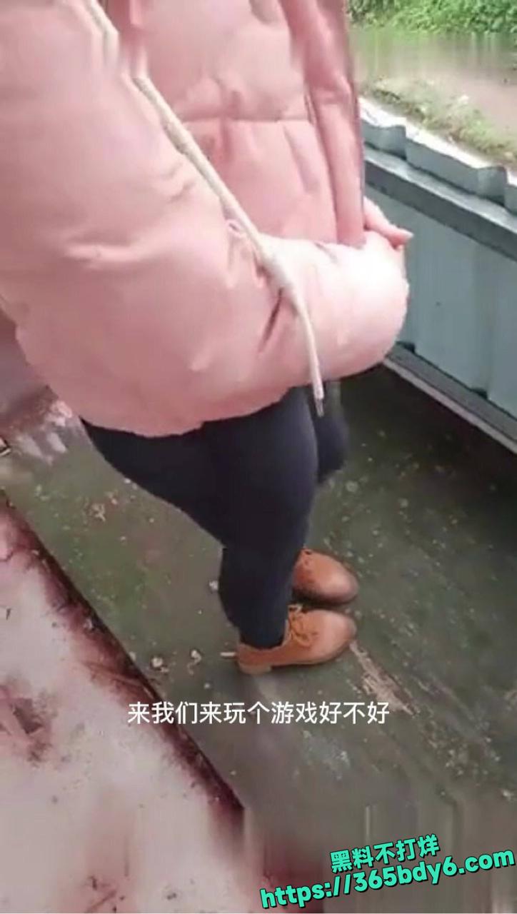 熟女练车场小雨中勾引教练2