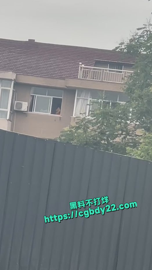 在家做爱不关窗户 女子疯狂骑乘摇摆遭路人偷拍网络疯传5