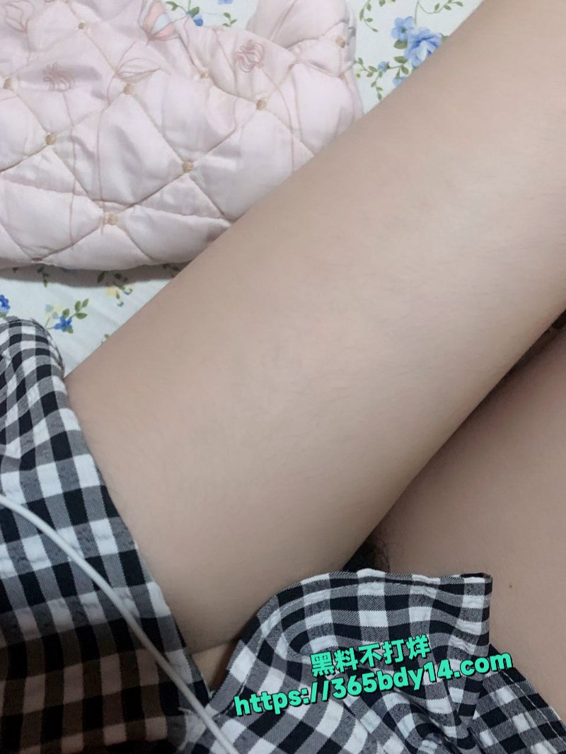 成都杨琴一边给男友发漏点图片勾引背地里还和别的狗男人做爱15