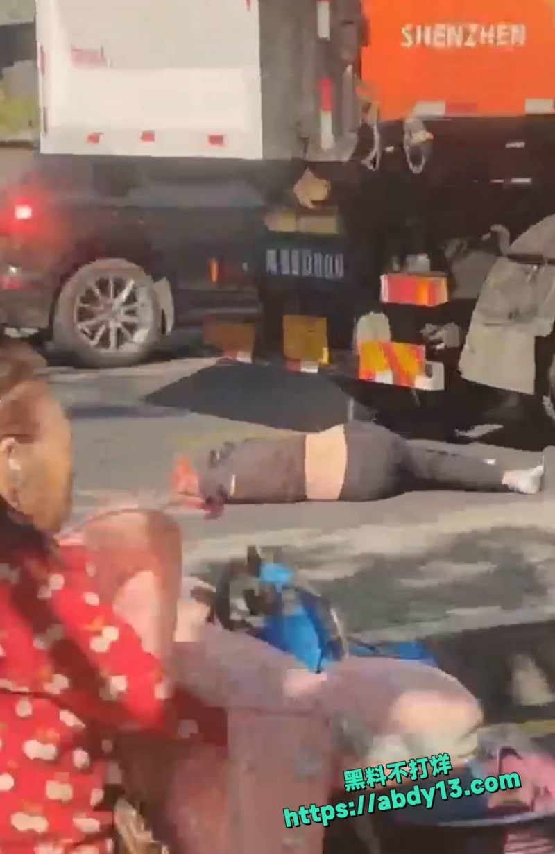 街头公交站突发恐怖惨剧6