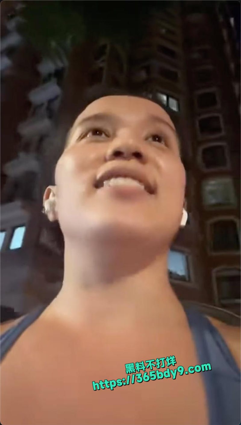 女网红上海街头劝阻吸烟多条视频阻击路人6