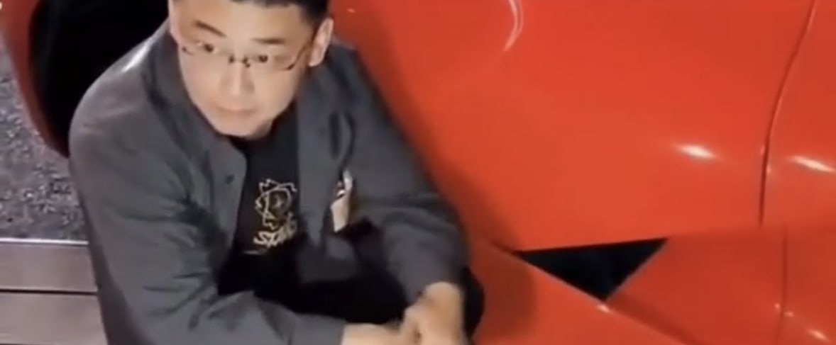 借法拉利装逼泡妞剐蹭倾家荡产