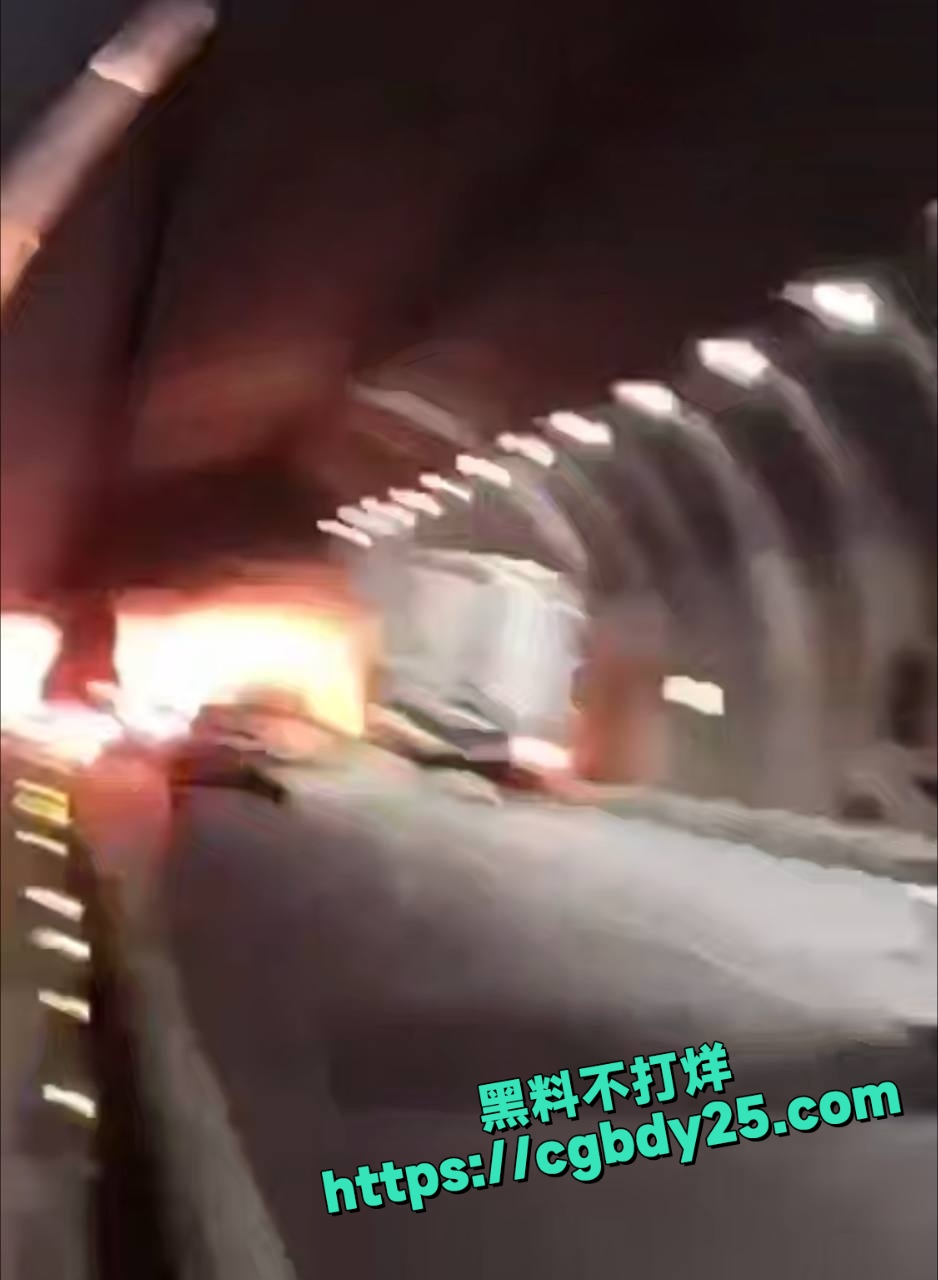 成巴高速拉液化气罐的车爆炸了8