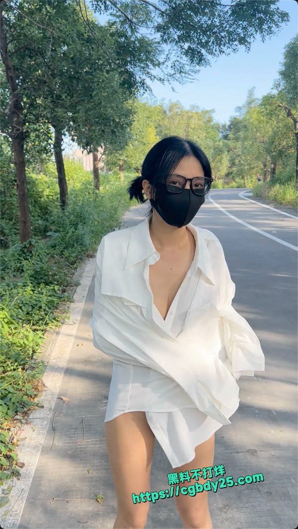 超大胆露出御姐各种热闹的地方直接人前裸露1
