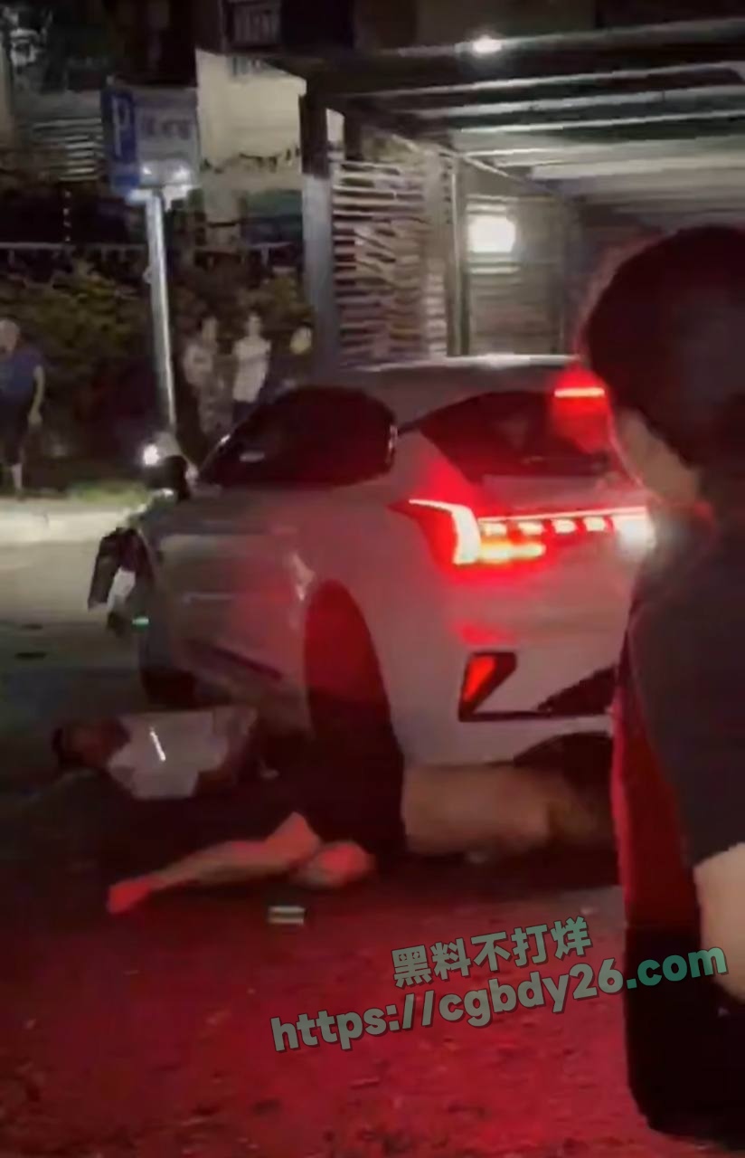 重庆巴南驾驶员冲撞行人多人受伤 9