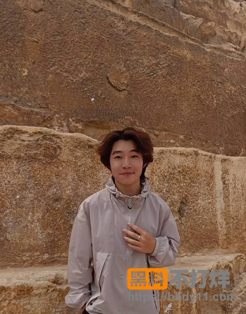 dy百万男网红小葵24