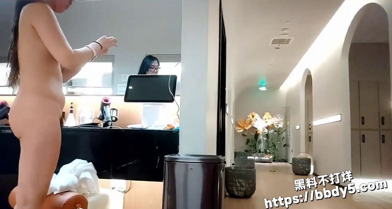 极品颜值学姐温泉会所偷拍.jpg7