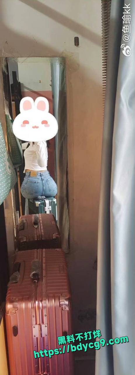 抖音小骚货冯新媛放话要去会所酒吧卖身22