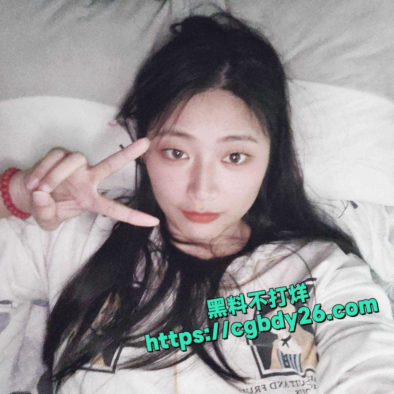 反差骚货女友喜欢在镜子面前看着自己被操时的淫荡样子1