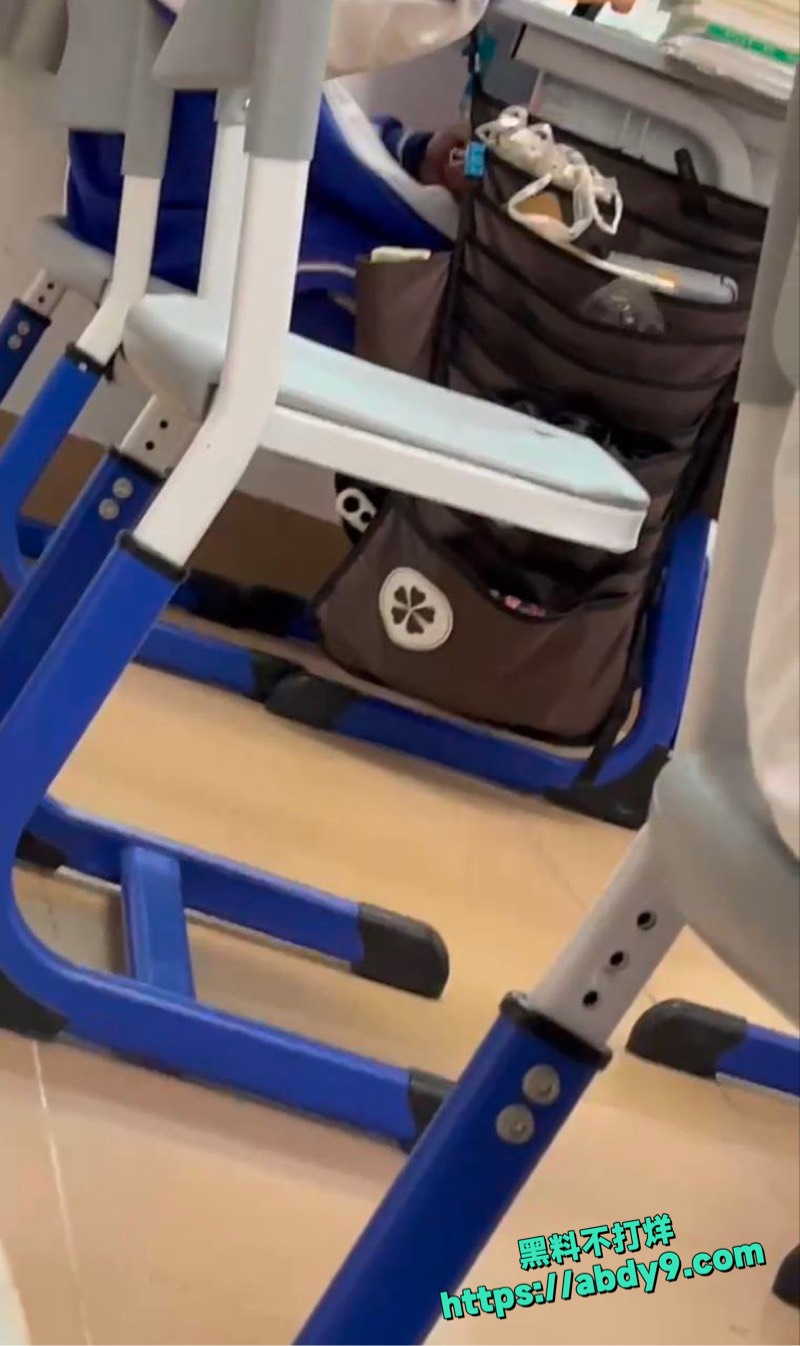 后排靠窗王故乡课堂无聊直接掏鸡导管 6