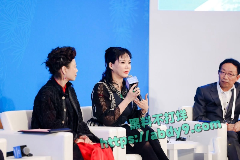前香港三级片女王彭丹出席国家外交活动 10