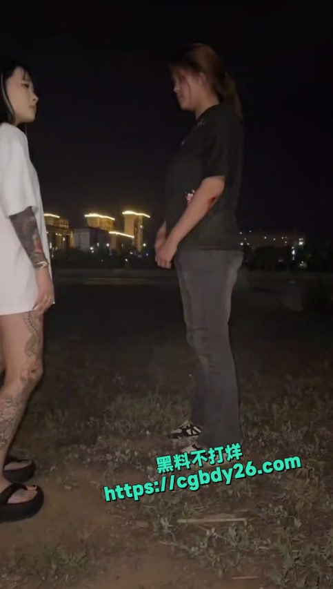 河南南召县几个精神小妹欺负一个小妹妹1