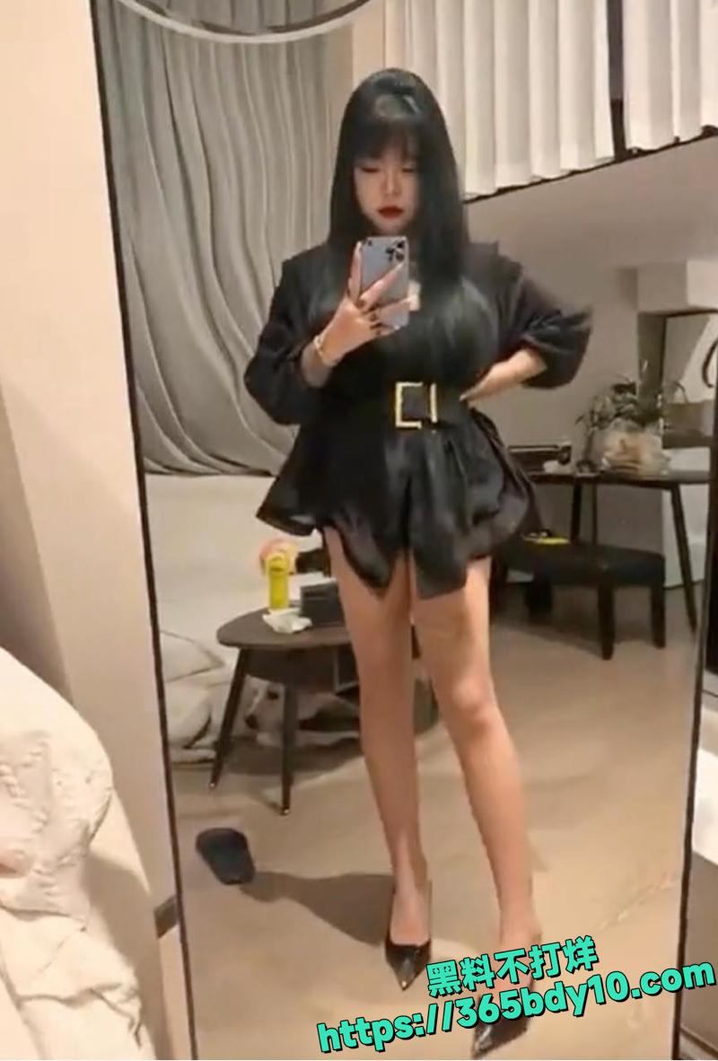 巨乳机车妹付费定制视频泄露2
