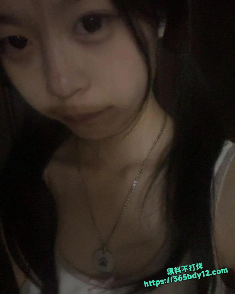 极品女大学生私下淫荡本性暴露4.
