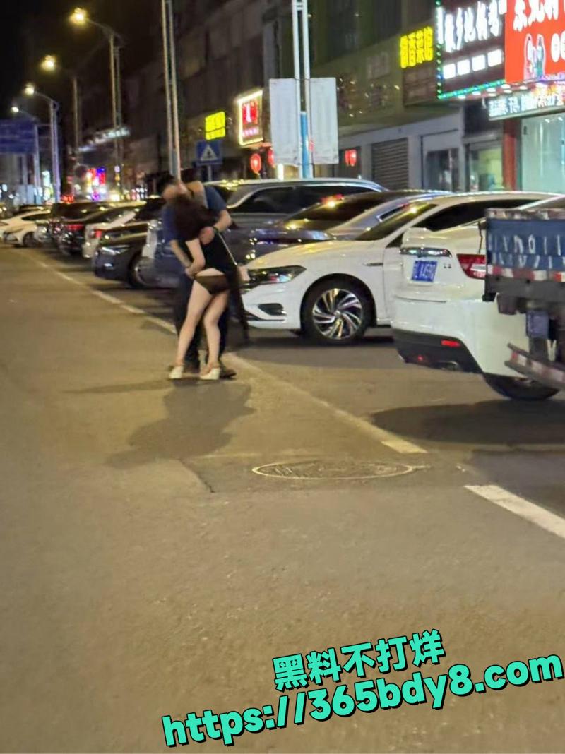狗男女户外马路上激情开干4