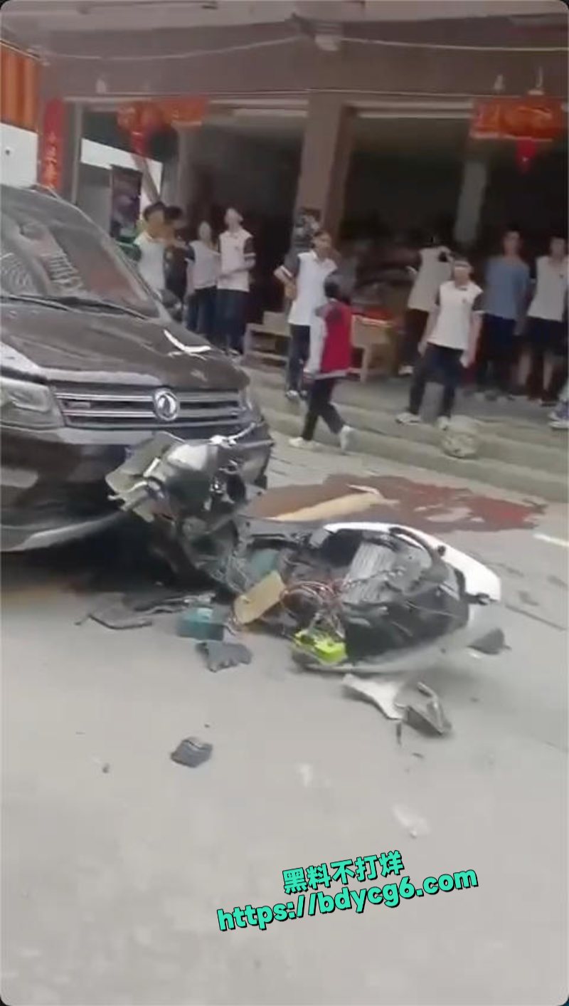 广东鬼火少年翘头头耍酷出事被车主教训3