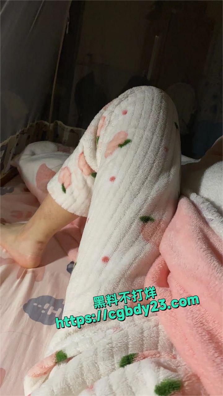 清纯腼腆的眼镜妹大学生13