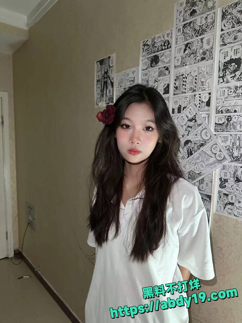 李舒瑶三年变大骚逼视频11