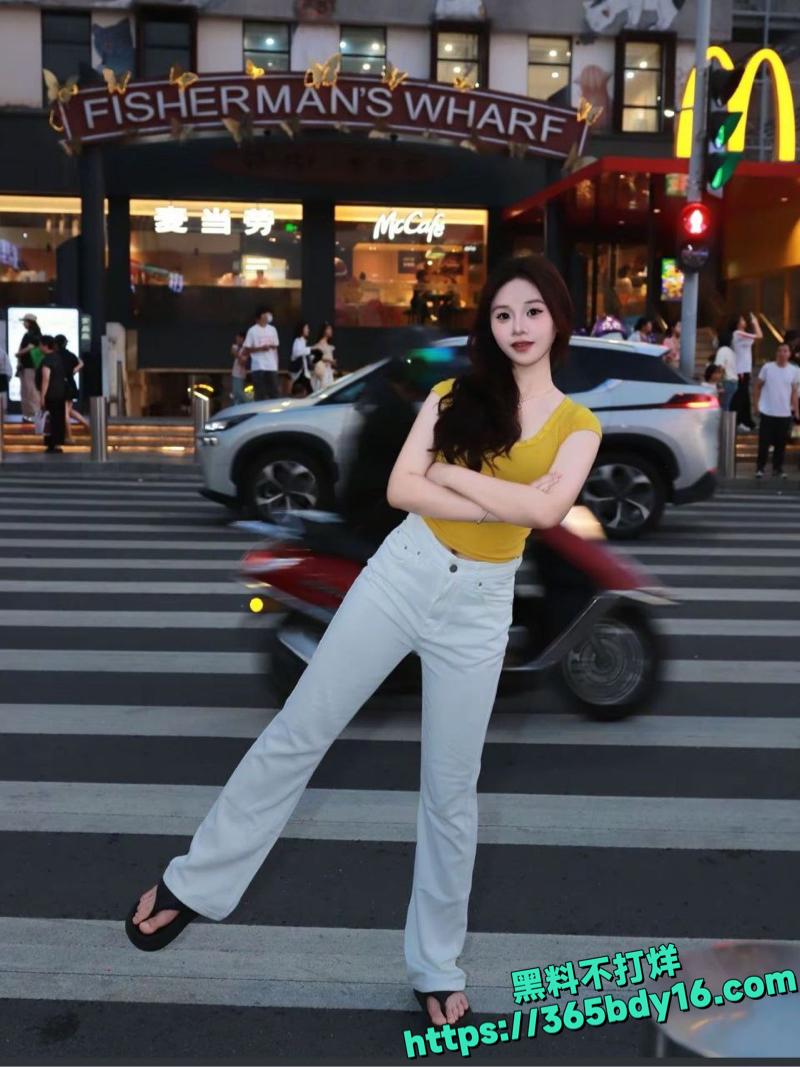 大一清纯妹子学长爆操视频15