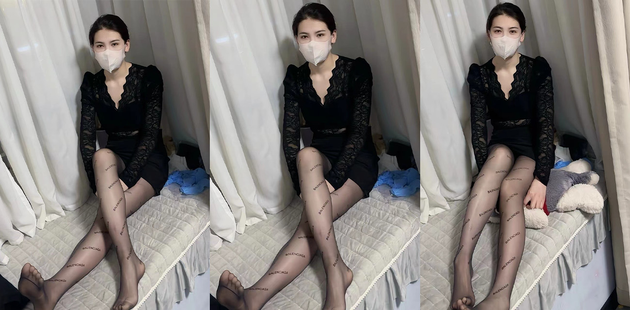 真实母亲和儿子意外乱伦 儿子不小心发鸡巴照给妈妈 妈妈顺势勾引儿子操逼 聊天记录看了让人脸红