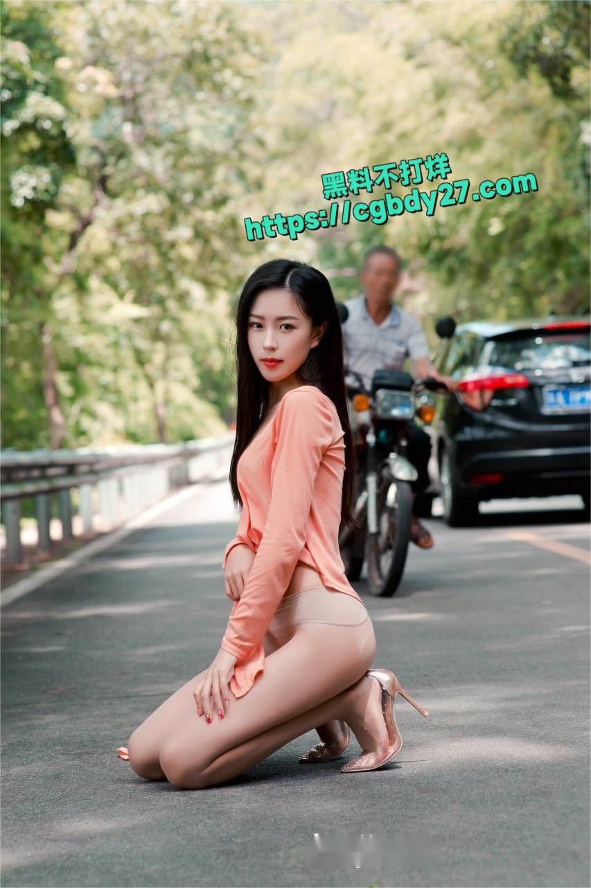 杨紫嫣户外露出写真40