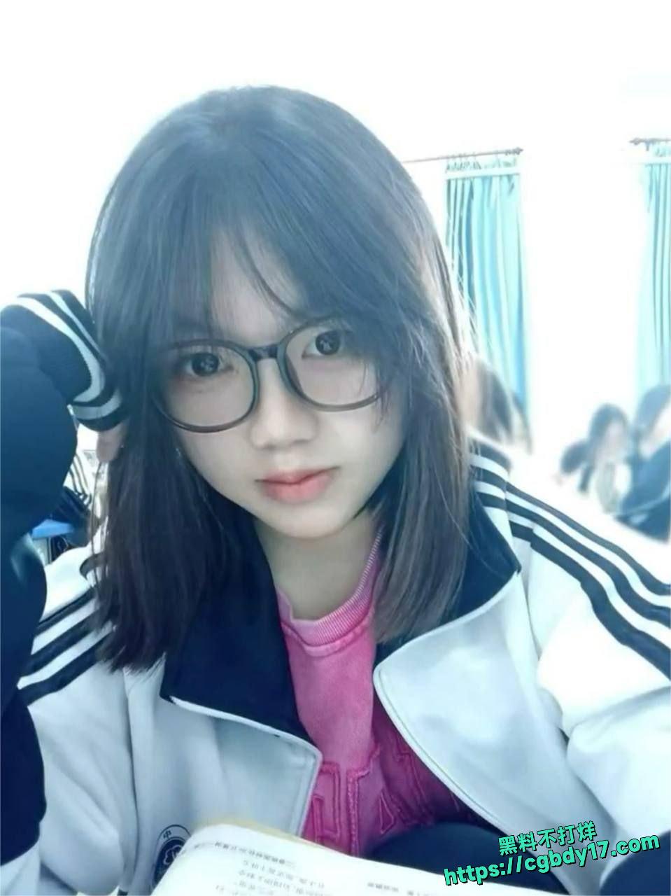 清纯大二甜妹自拍自慰15