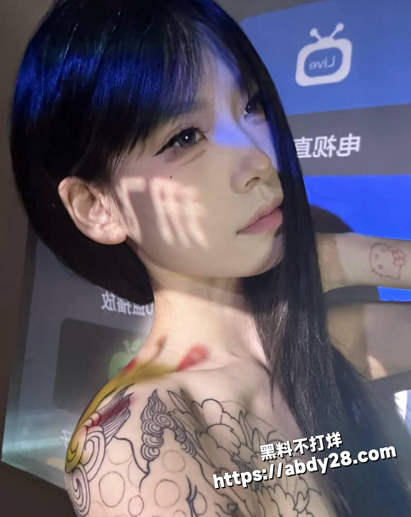 瓜友投稿曝光探探约炮纹身精神小妹4