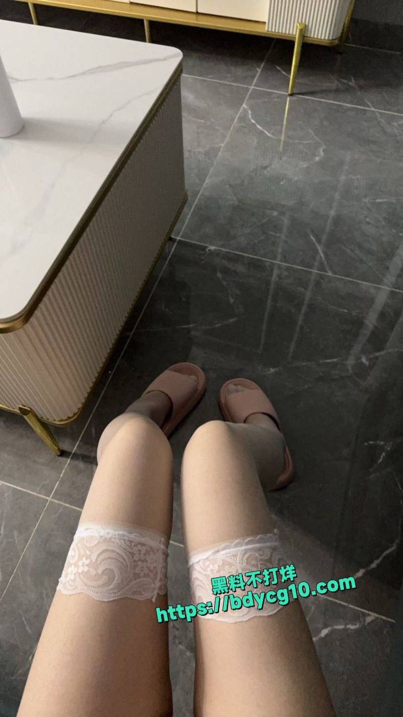 高颜值性感母狗自拍 金主胯下的母狗9