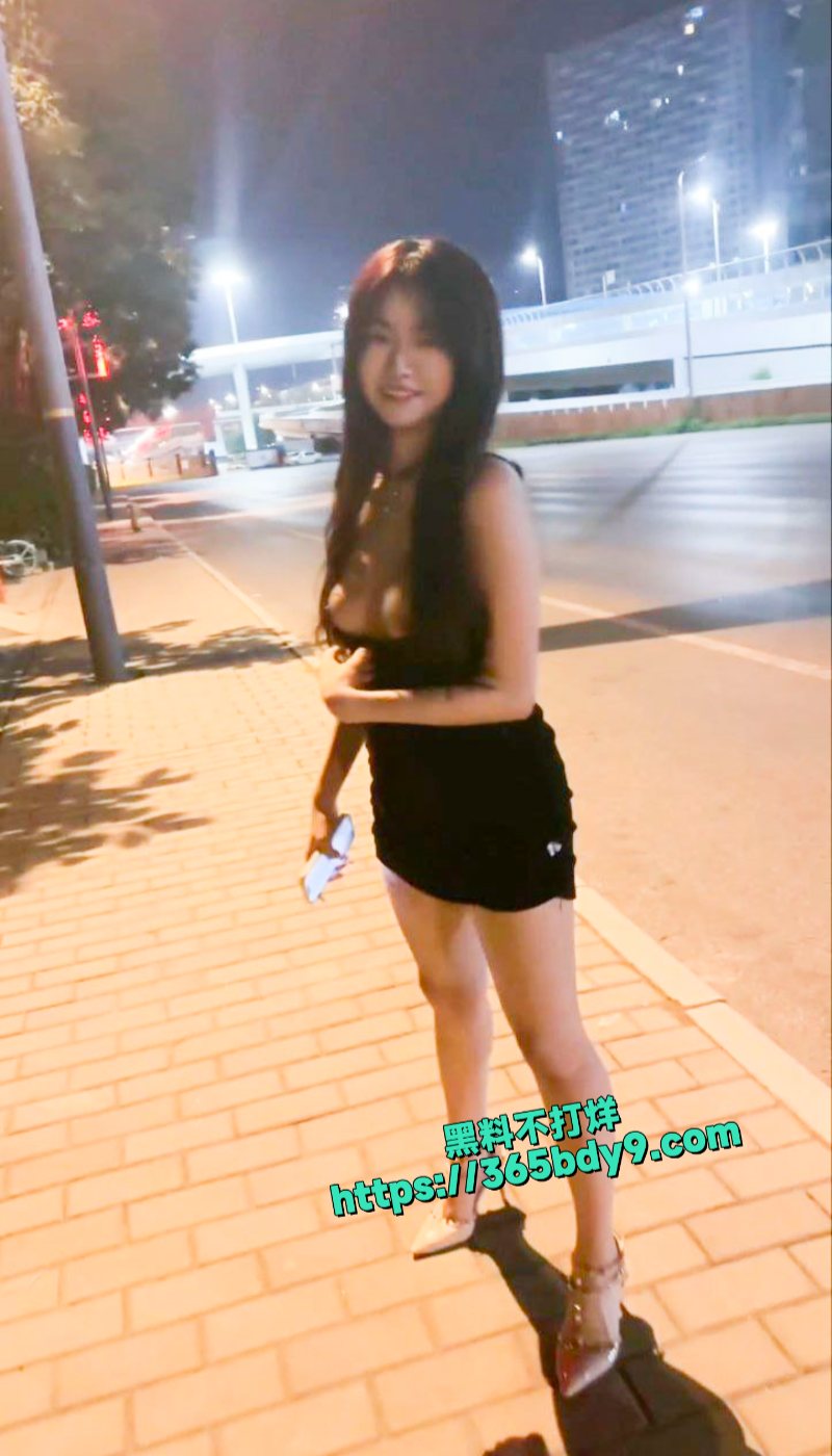 西萌工作室最新流出大奶萌妹乐乐深夜街头露出2