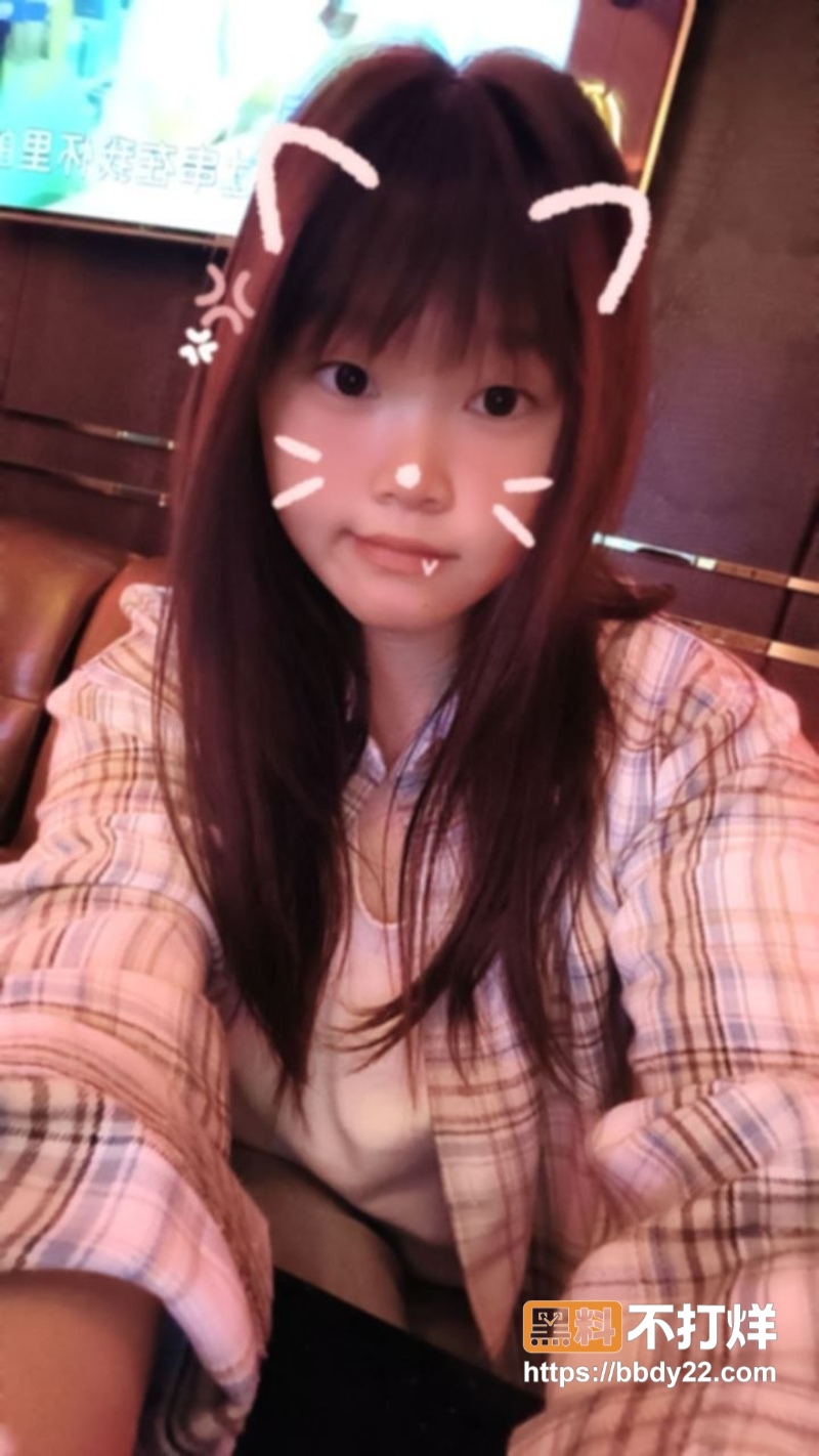 贵州女大反差母狗敖前克