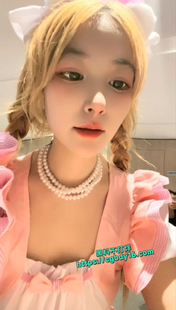 超人气美少女，双马尾嫩妹，户外尿尿露出8