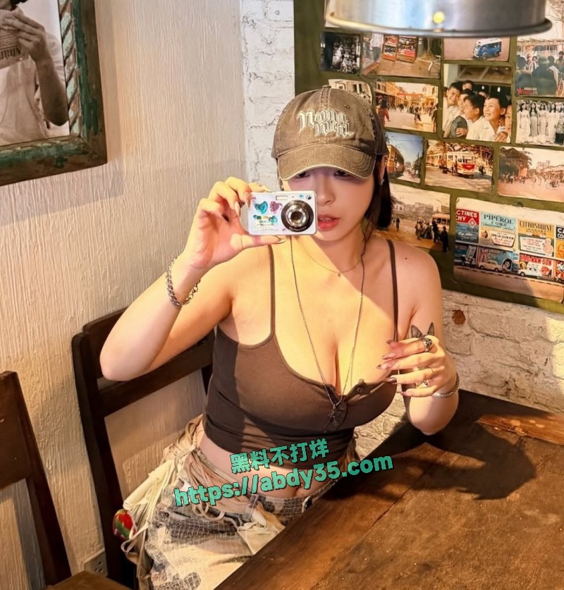 高颜值短发巨乳模特儿20