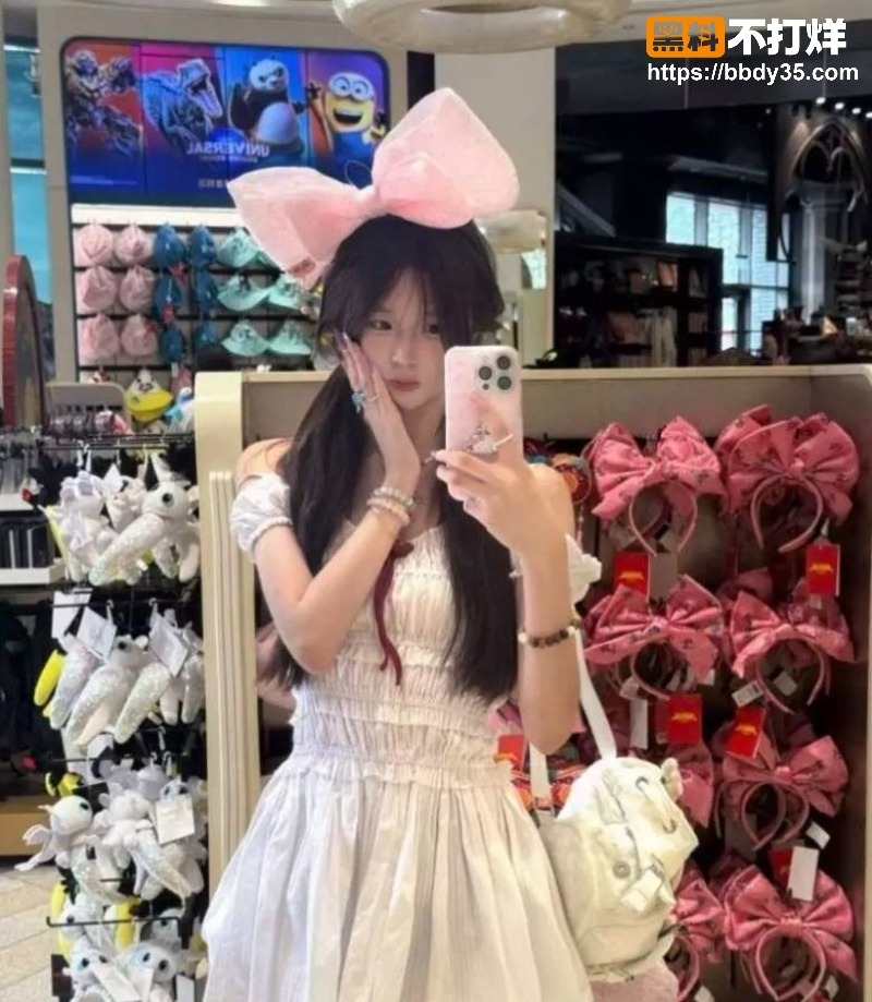 高颜值双马尾女大学生酒店被富哥无套内射2