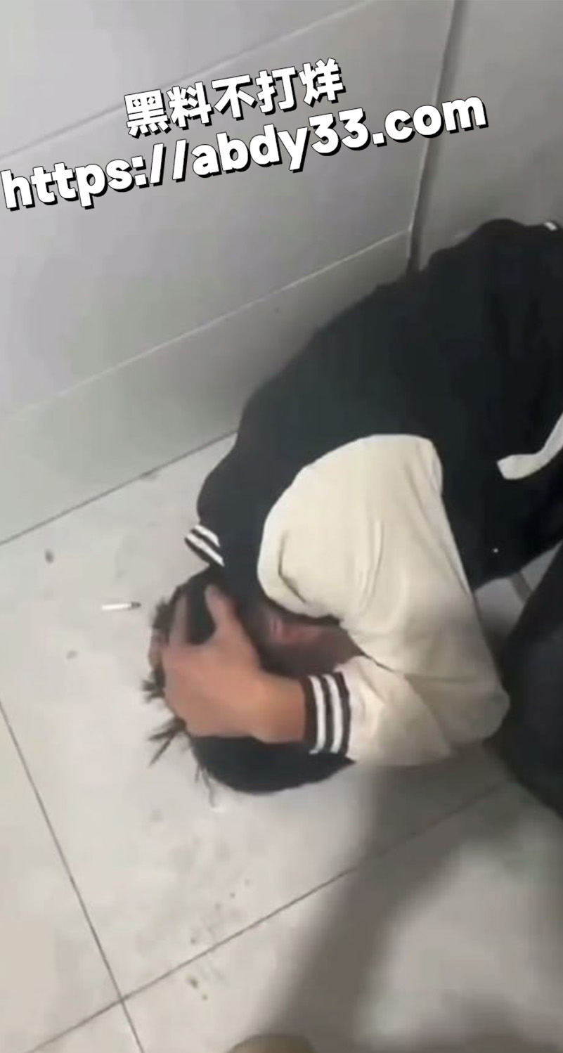 缅甸 抓奸玩朋友老婆背暴打4