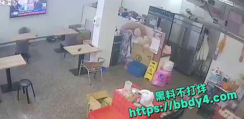 台湾一男子跑豆浆店里撸管  1
