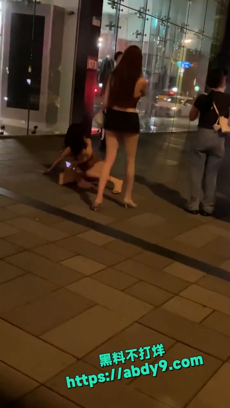 台湾男子看不惯泰国人妖 2