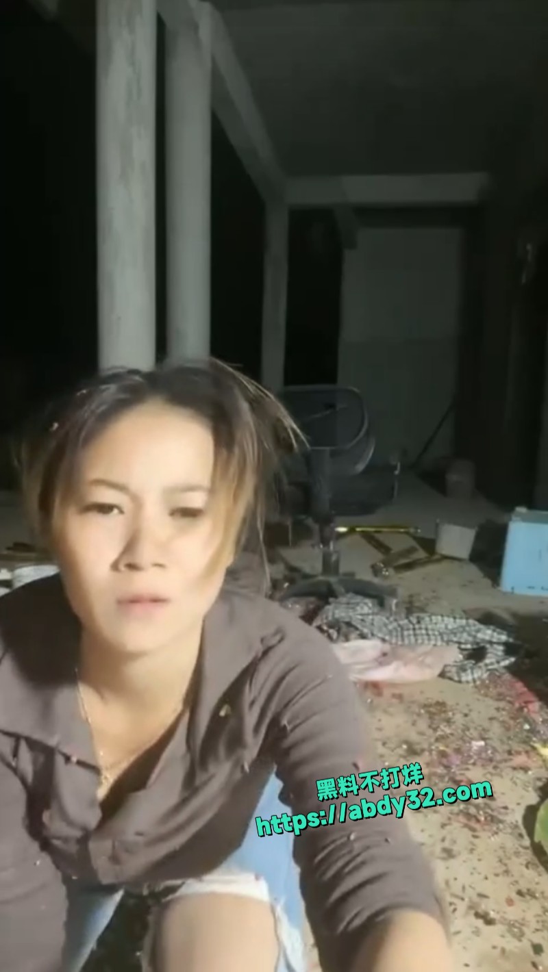 低俗直播惩罚鞭炮炸逼2