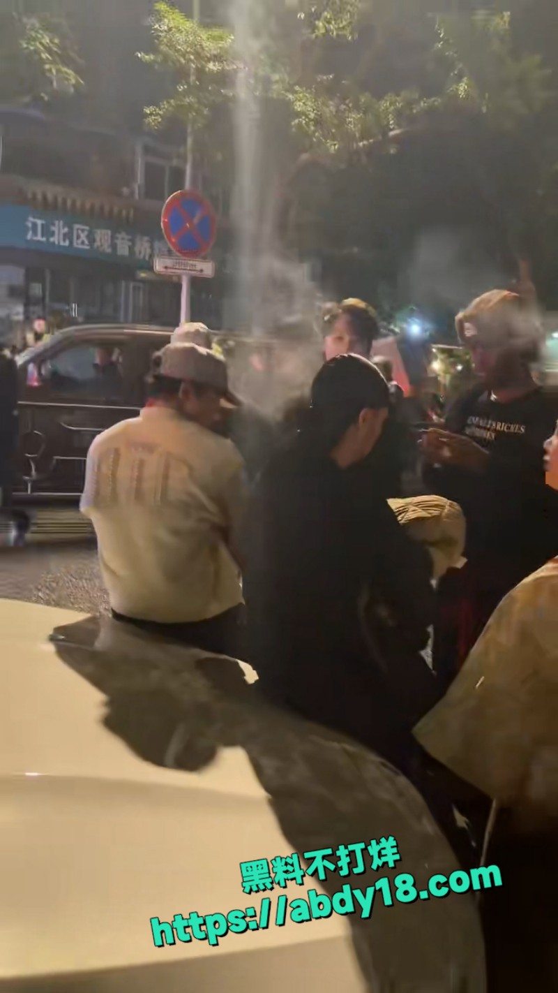 鬼佬和中国小伙发生冲突 2