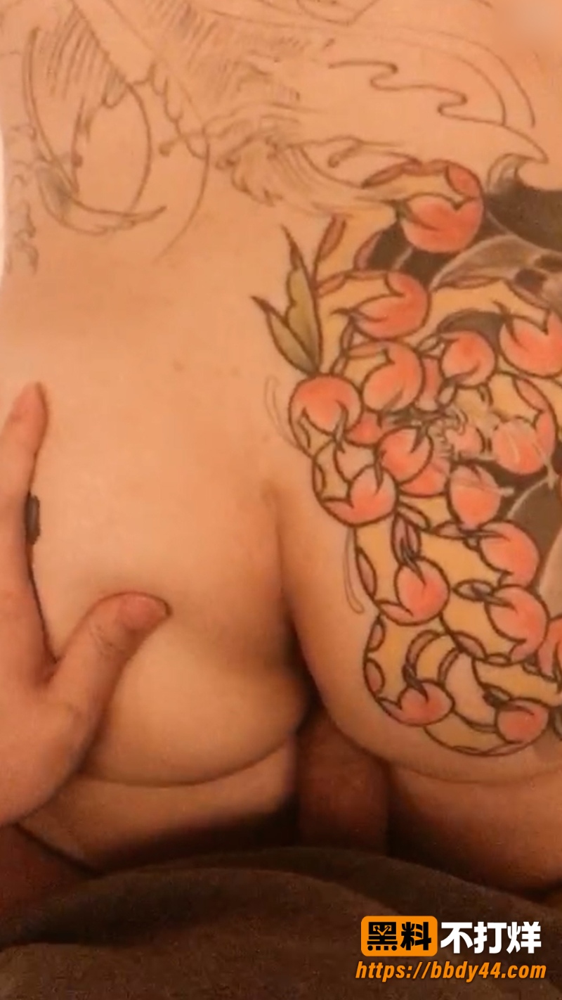 花臂精神小妹雅彤 1