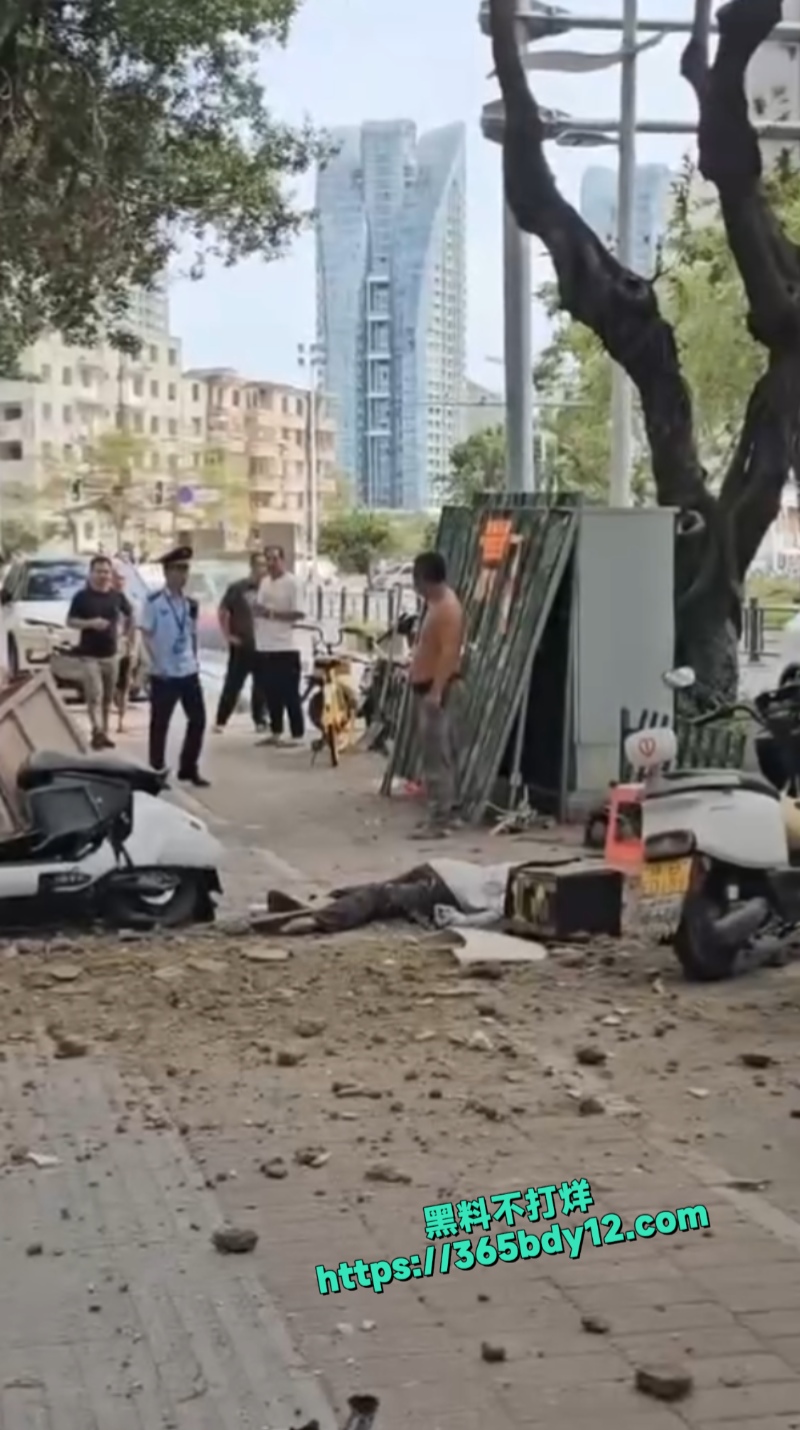 三亚酒店装修工程推车坠落砸中3名路人2